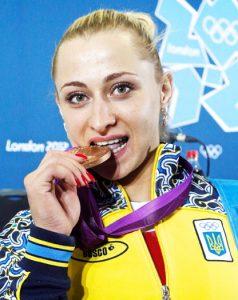 Тяжелоатлетка Ю. Калина лишилась  Олимпийской  медали