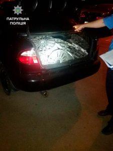 В Запорожье ночью обворовали 11 машин
