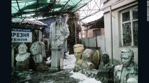 Корреспонденты CNN путешествуют по Украине в поисках «павших Лениных»