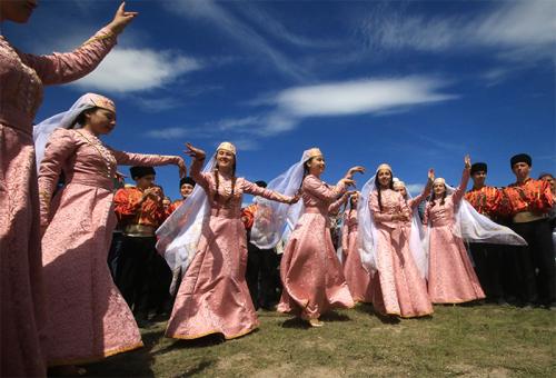 Права татар в Крыму соблюдаются лучше, чем русских в Прибалтике, — французский депутат