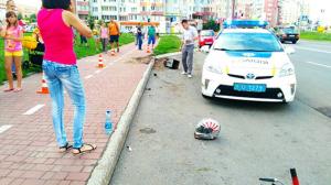 В Виннице пьяный мотоциклист влетел в людей на остановке