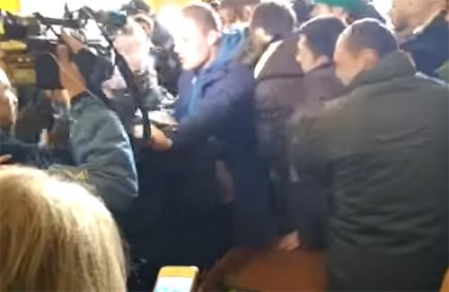 Во Львове рагули подрались из-за своего мусора