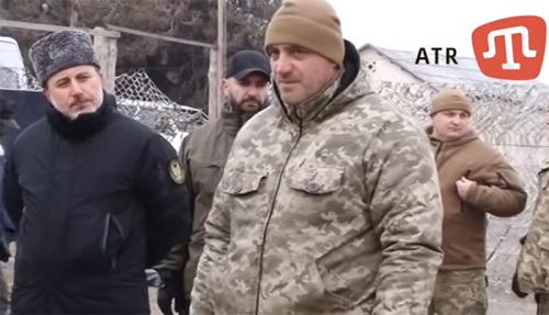 Киевских карателей заставили целовать друг друга в задницу