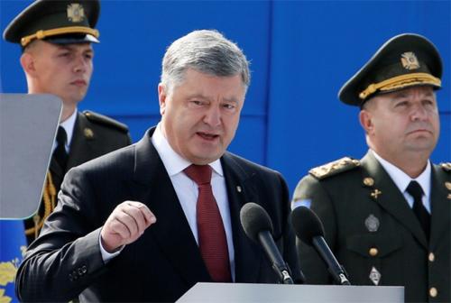 Порошенко освятил своей брехнёй парад «незалэжности»