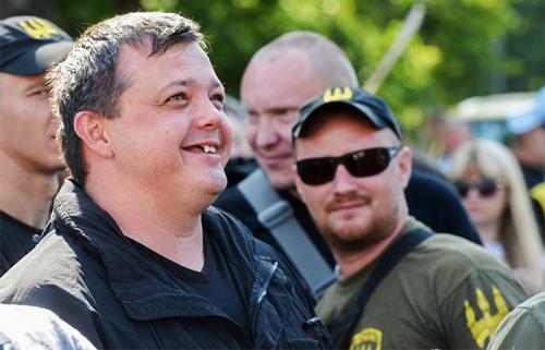 Вторая волна блокады Донбасса: у Порошенко выбор между плохим и худшим