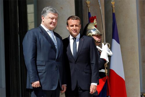 У Макрона всё рыло в Украине