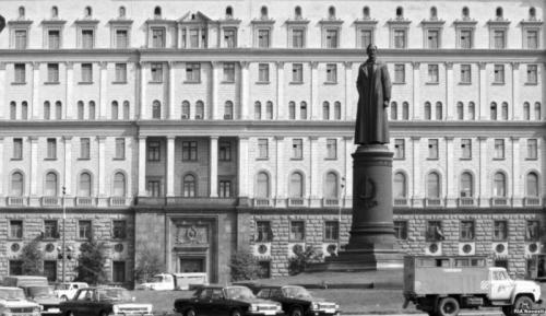 Железному Феликсу пора вернуться на своё почётное место