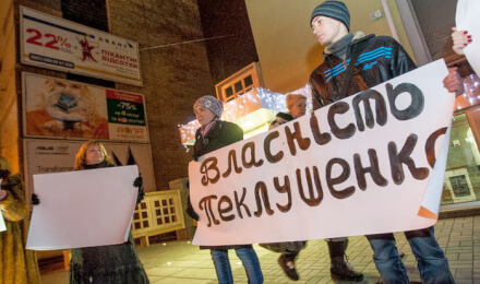 Экс-губернатор продолжает выкачивать деньги из Запорожья