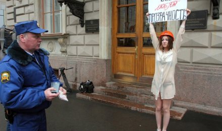 Зачем американцам невеселые картинки из России